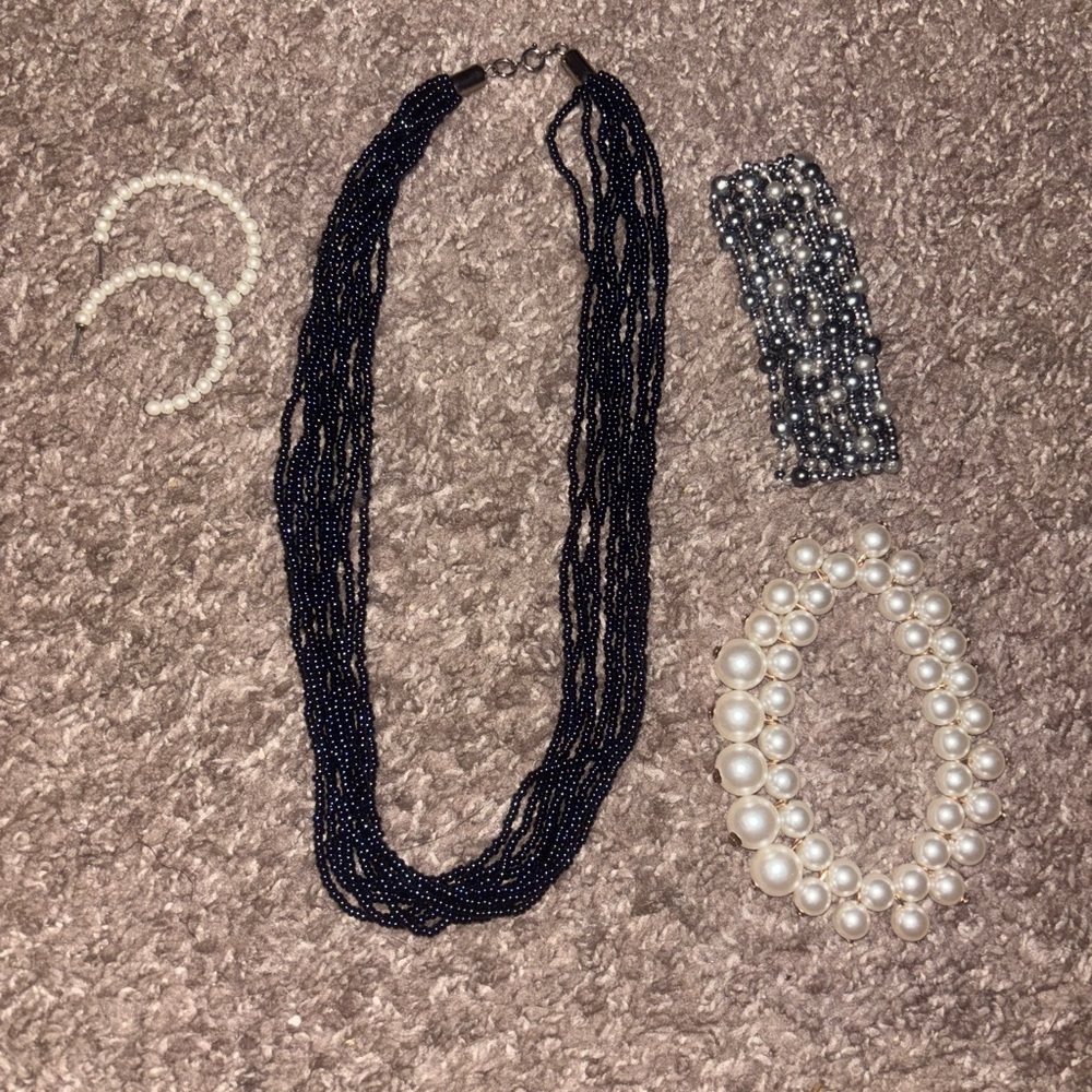 Elegant Black and White Pearl Jewelry Set